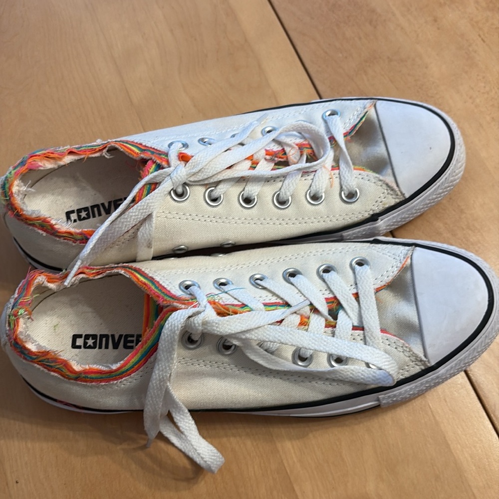 Converse Women’s Chuck Taylor All Star ‘Rainbow’ Low Top Sneakers. Size 8